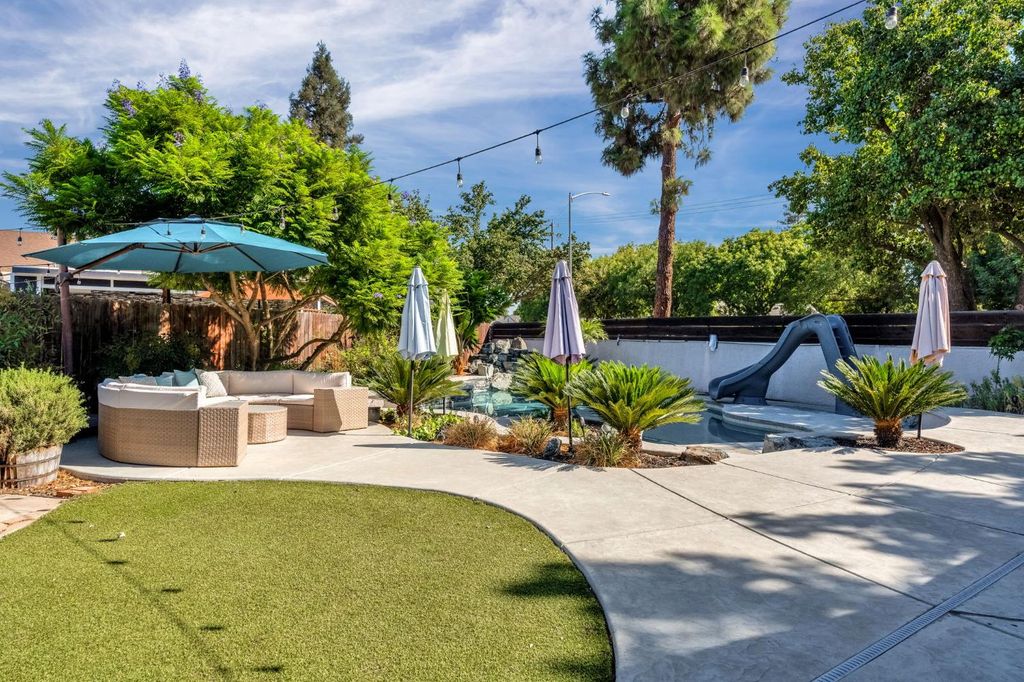 Image 36 of property listing at 7556 N 6th Street, Fresno, CA 93720