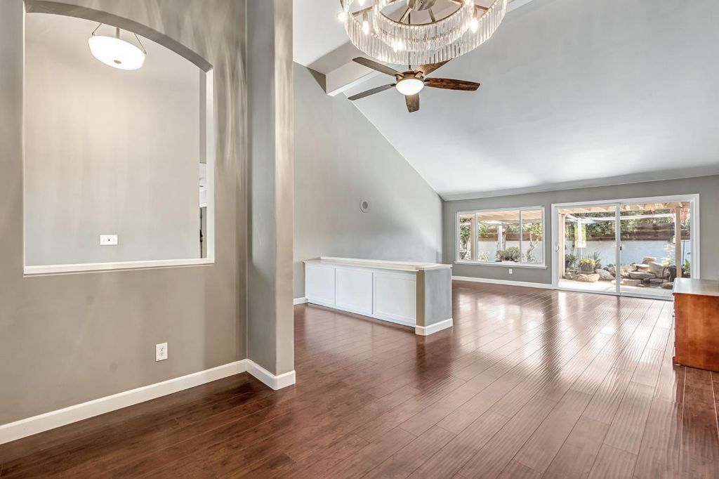 Image 5 of property listing at 7556 N 6th Street, Fresno, CA 93720