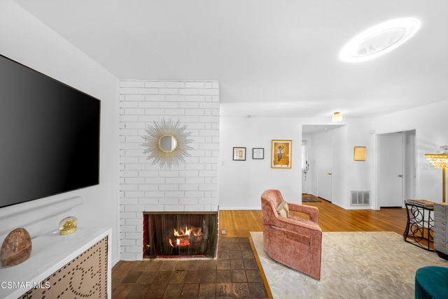 20428 Roscoe Boulevard, Winnetka, CA 91306