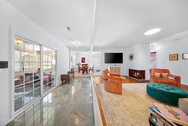 20428 Roscoe Boulevard, Winnetka, CA 91306