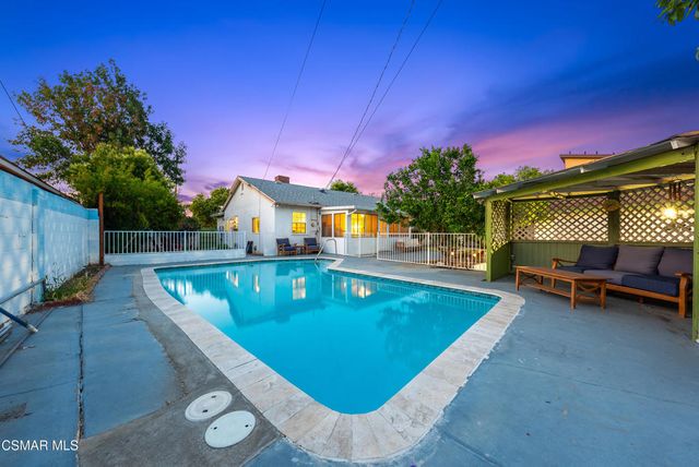 20428 Roscoe Boulevard, Winnetka, CA 91306