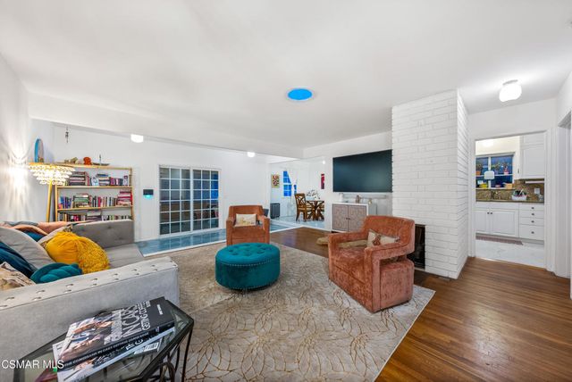 20428 Roscoe Boulevard, Winnetka, CA 91306
