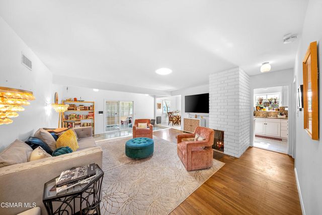 20428 Roscoe Boulevard, Winnetka, CA 91306