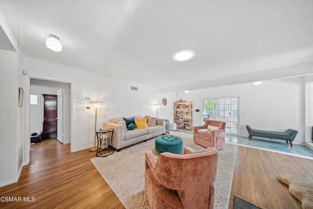 20428 Roscoe Boulevard, Winnetka, CA 91306