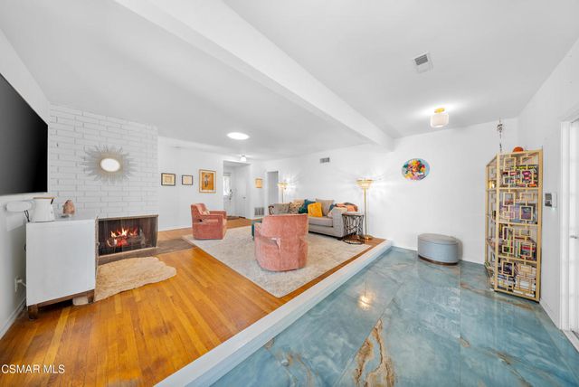 20428 Roscoe Boulevard, Winnetka, CA 91306