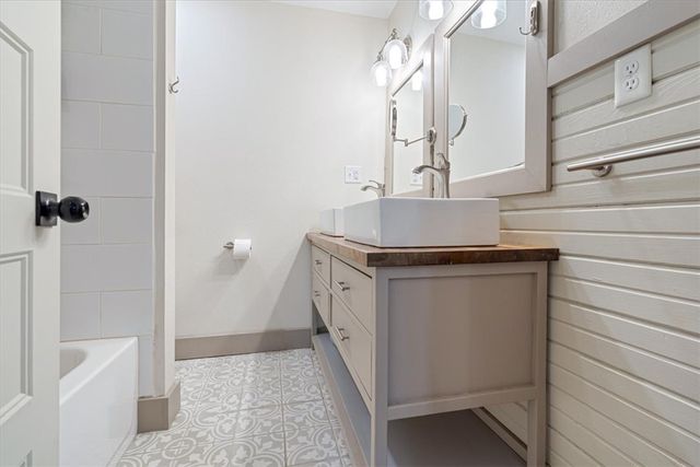 820 W Twin Springs Street, Siloam Springs, AR 72761