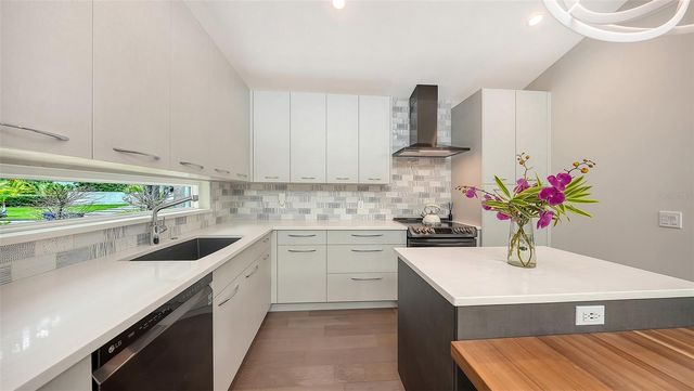 1428 PINE BAY DRIVE, Sarasota, FL 34231