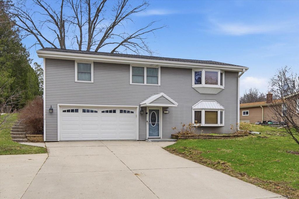795 S Main STREET, Saukville, WI 53080