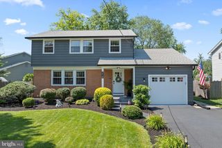 218 LAMP POST LN, Cherry Hill, NJ 08003