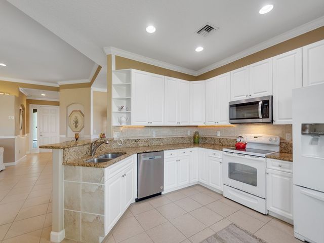 3153 Ashford Square, Vero Beach, FL 32966