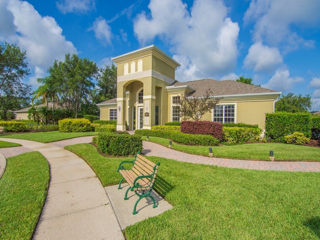3153 Ashford Square, Vero Beach, FL 32966