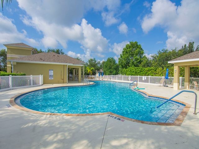 3153 Ashford Square, Vero Beach, FL 32966
