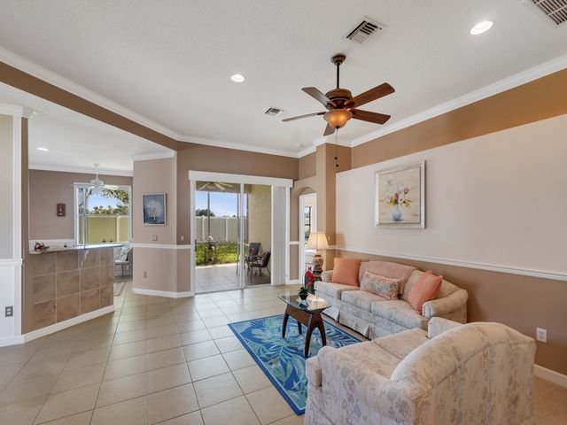 3153 Ashford Square, Vero Beach, FL 32966
