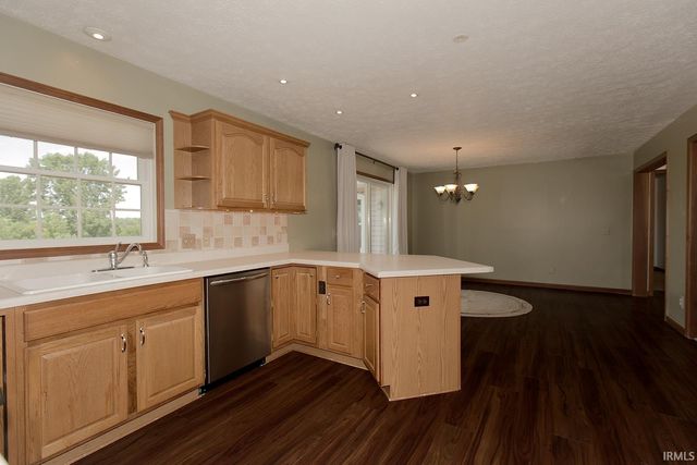 2712 E 400 N, Huntington, IN 46750