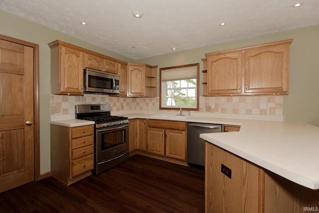 2712 E 400 N, Huntington, IN 46750