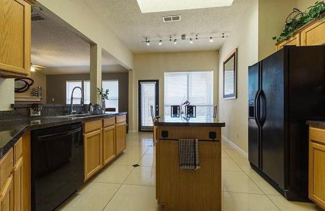 8412 Muirwood Trail, Fort Worth, TX 76137