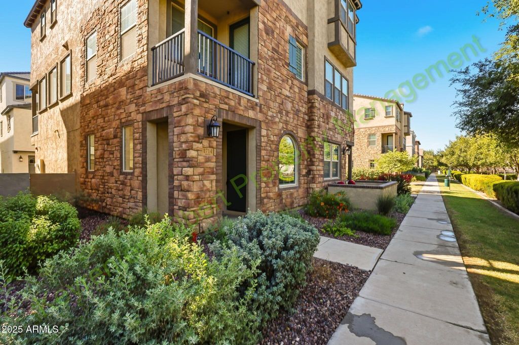 1714 E BRIDGEPORT Parkway, Gilbert, AZ 85295