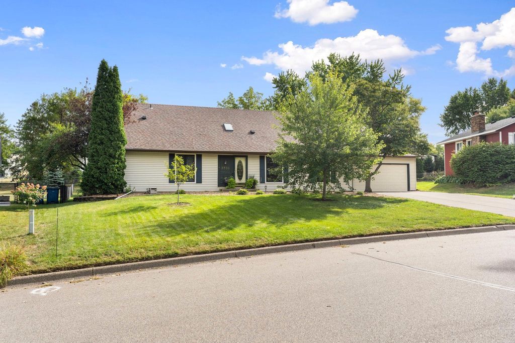 7730 Countryside Drive, Bloomington, MN 55438 — photo 2