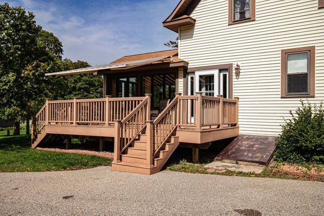 301 E Depue Avenue, Olivia, MN 56277