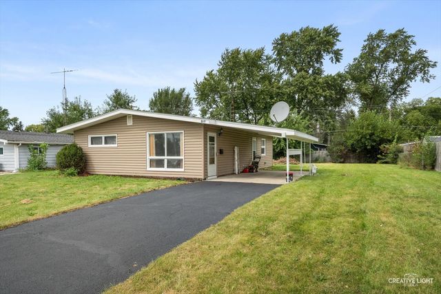 323 Kingswood Drive, North Aurora, IL 60542
