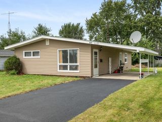 323 Kingswood Drive, North Aurora, IL 60542