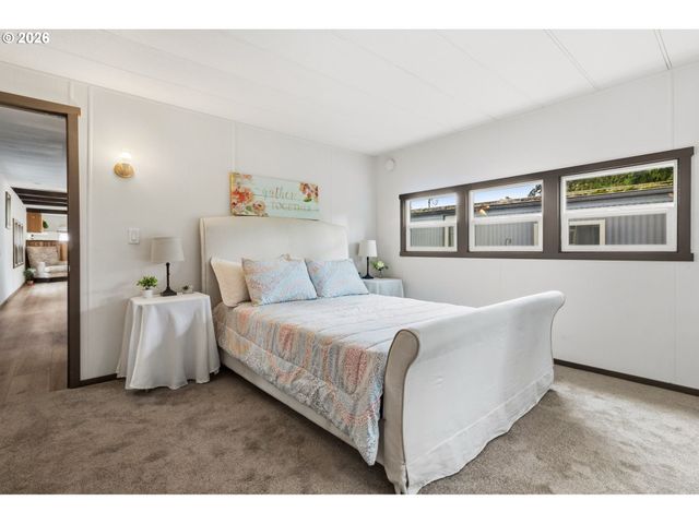 205 S 54TH St 76, Springfield, OR 97478