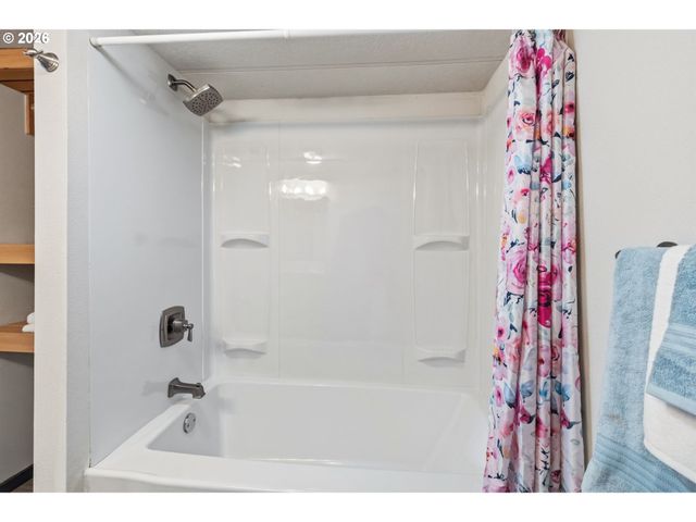 205 S 54TH St 76, Springfield, OR 97478