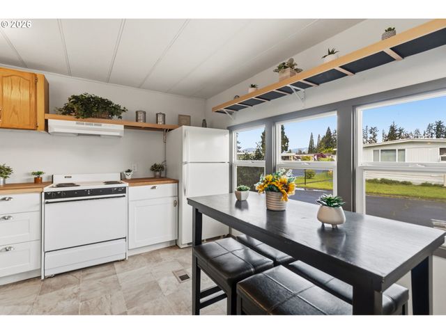 205 S 54TH St 76, Springfield, OR 97478