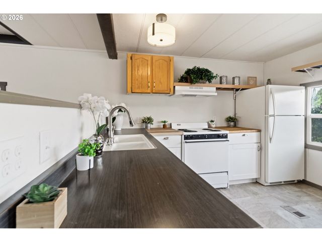 205 S 54TH St 76, Springfield, OR 97478