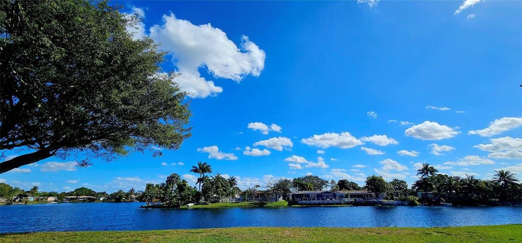 2001 NW 96th Terrace 10 F, Pembroke Pines, FL 33024