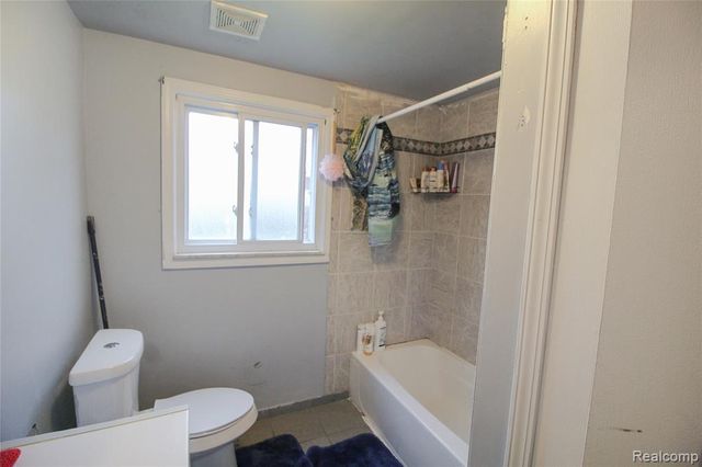 16714 Melba Jean Street, Southgate, MI 48195