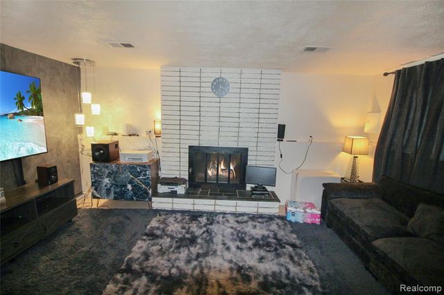 16714 Melba Jean Street, Southgate, MI 48195