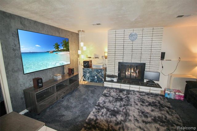 16714 Melba Jean Street, Southgate, MI 48195