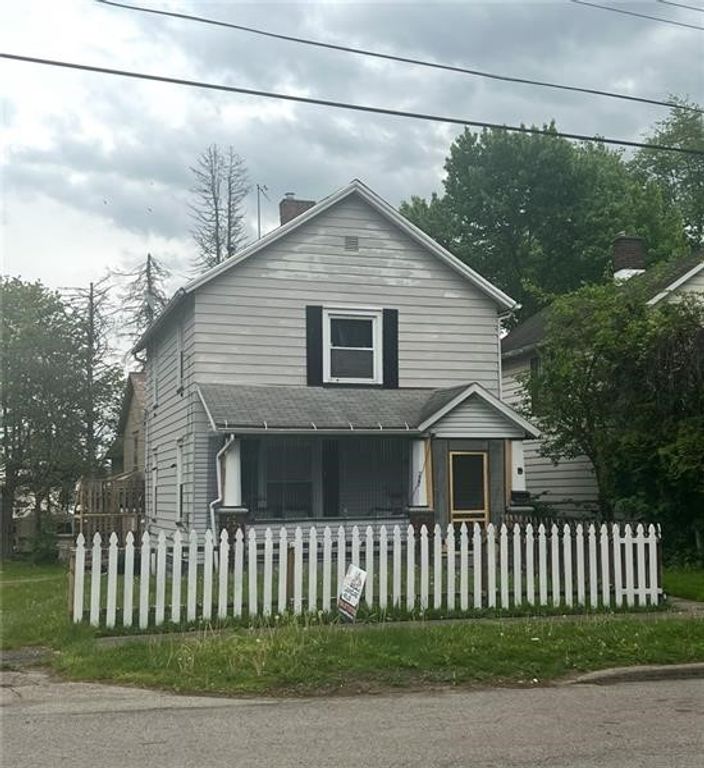 727 S State Line Rd, Sharon, PA 16146