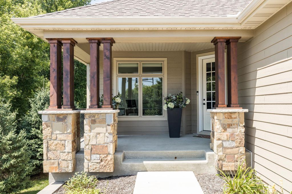 2529 Condon Court, Mendota Heights, MN 55120 — photo 3