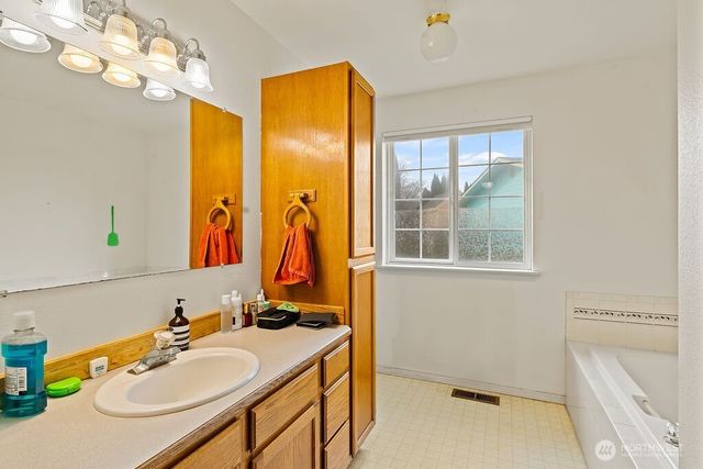 301 W Helena Avenue, Ellensburg, WA 98926