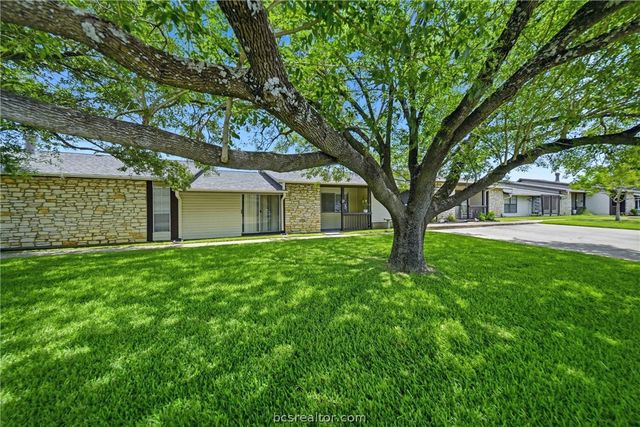2100 Windsor Drive 13, Bryan, TX 77802