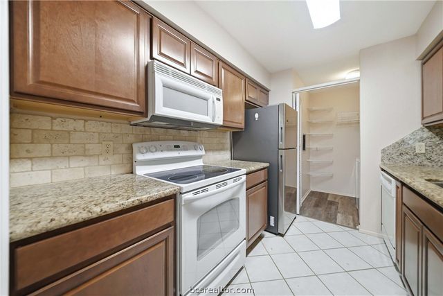 2100 Windsor Drive 13, Bryan, TX 77802