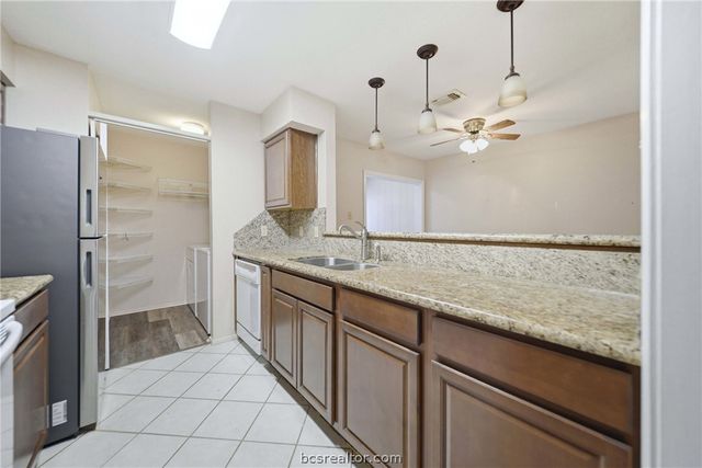 2100 Windsor Drive 13, Bryan, TX 77802