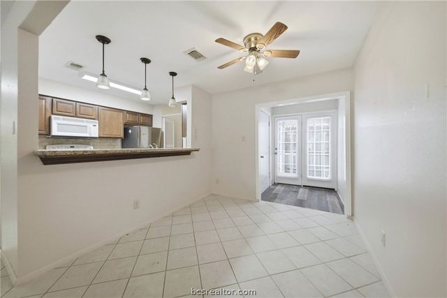 2100 Windsor Drive 13, Bryan, TX 77802