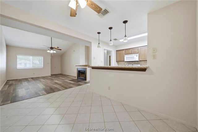 2100 Windsor Drive 13, Bryan, TX 77802