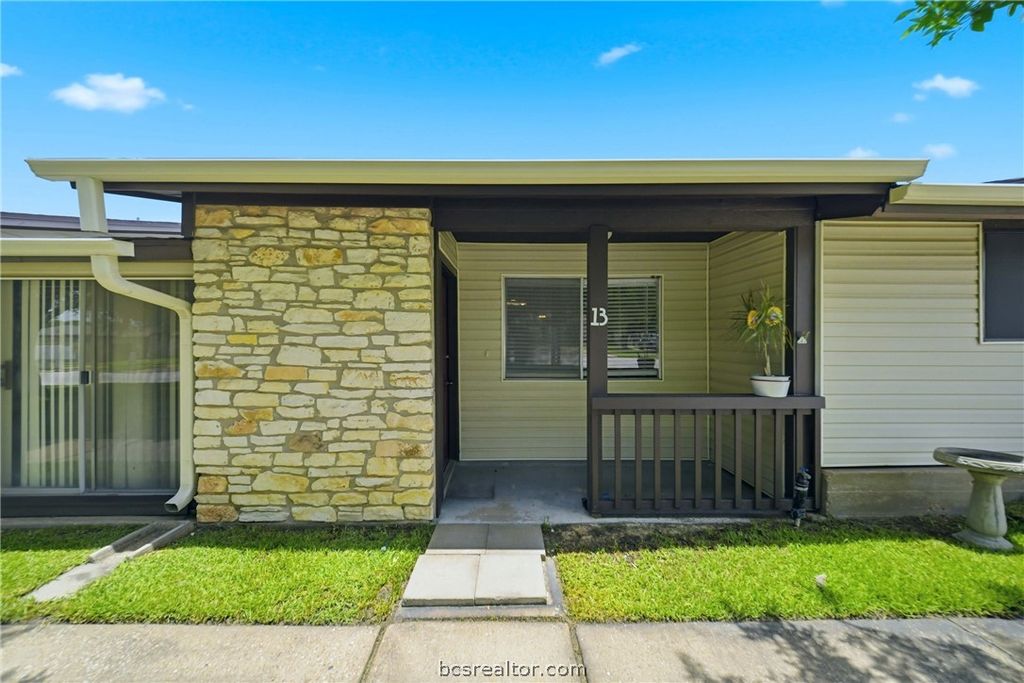 2100 Windsor Drive 13, Bryan, TX 77802