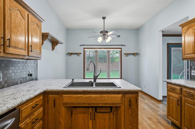 2383 W Buena Vista Street, Springfield, MO 65810