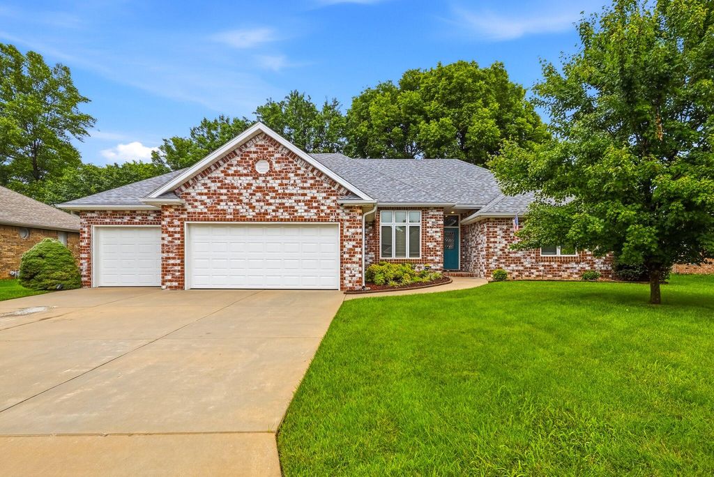 2383 W Buena Vista Street, Springfield, MO 65810