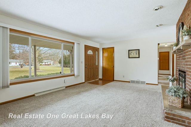 7205 Trinklein Road, Saginaw, MI 48609