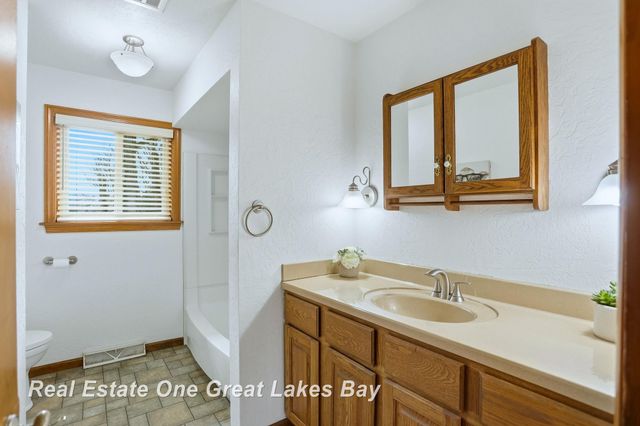 7205 Trinklein Road, Saginaw, MI 48609