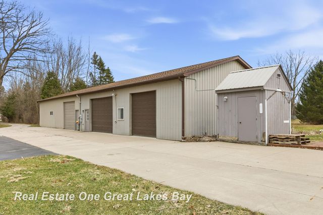 7205 Trinklein Road, Saginaw, MI 48609
