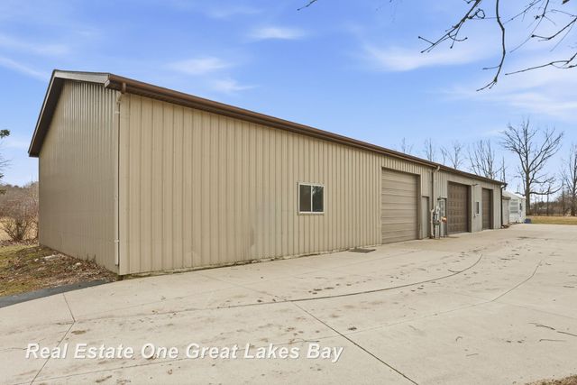 7205 Trinklein Road, Saginaw, MI 48609