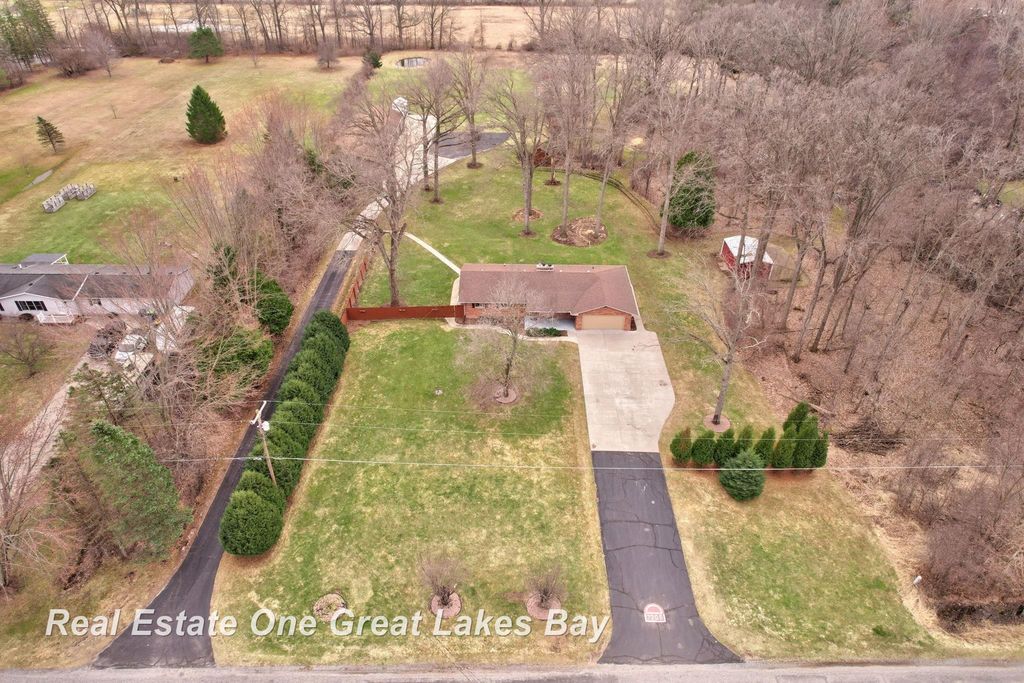 7205 Trinklein Road, Saginaw, MI 48609