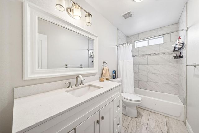 914 Garland Avenue, Clovis, CA 93612